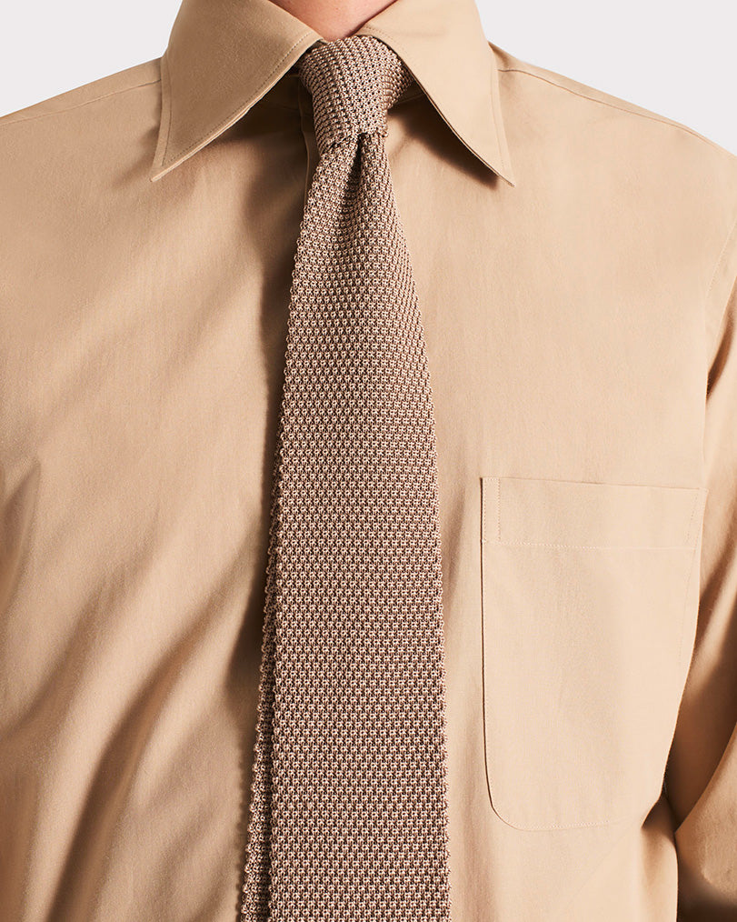 WIDE COLLAR SHIRT IN COTTON POPLIN – DARK BEIGE | Husbands Paris