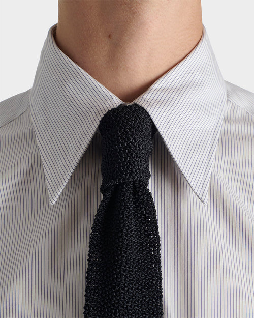 CHEMISE COL LARGE EN POPLINE DE COTON SUPIMA - BLANCHE À RAYURES BLEU MARINE - Husbands Paris - 1