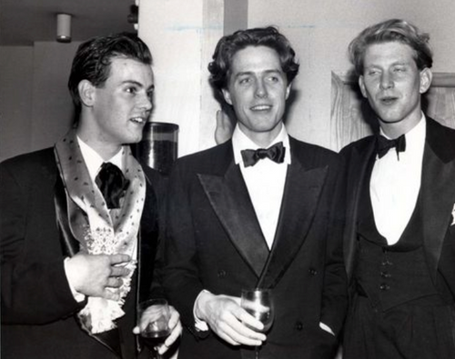 GRAVES, rupert, act. GRANT, hugh, act. WILBY, james, act. phot. HODGSON, steve. 1987.