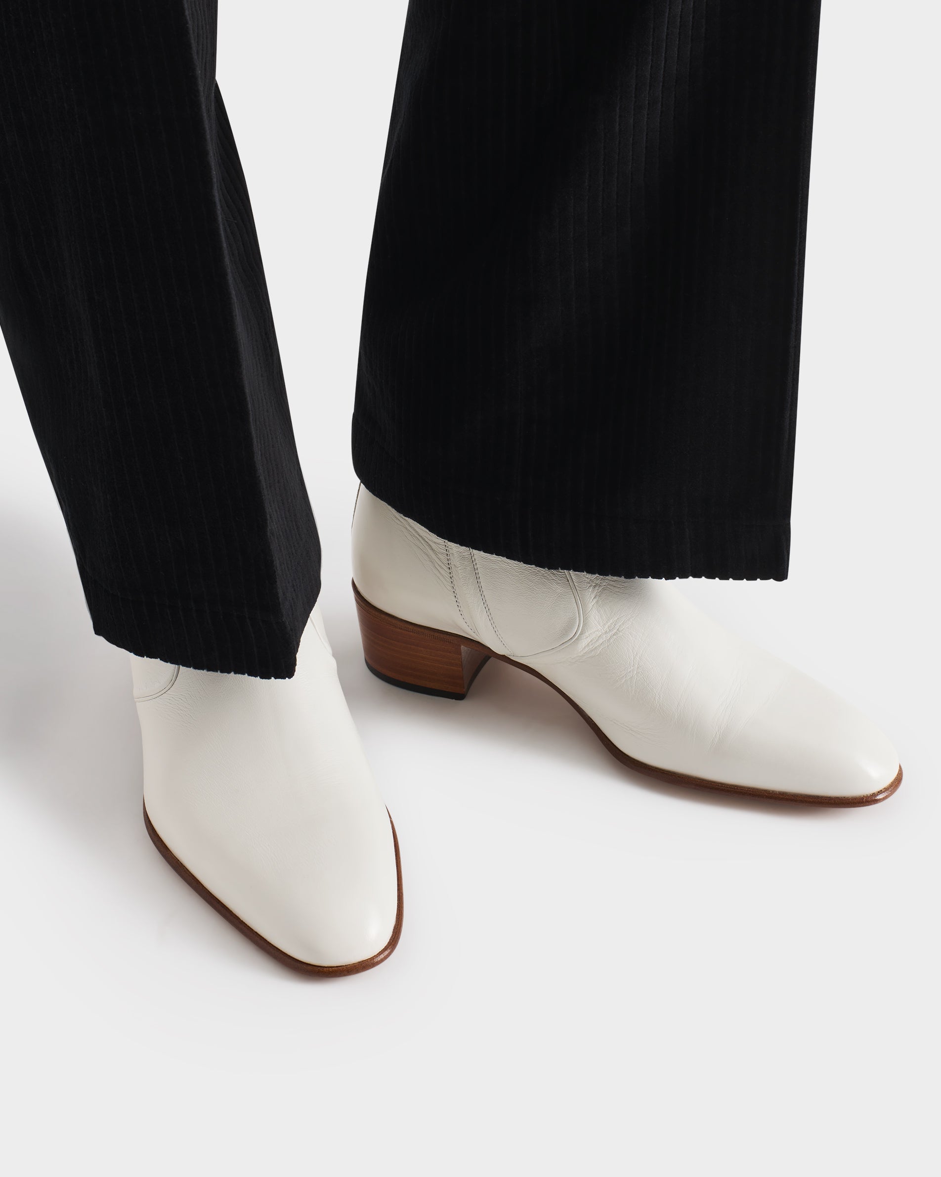 ZIPPED BOOTS IN TUMBLED SHINY CALFSKIN - OFF-WHITE | Husbands Paris