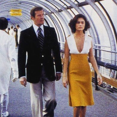 MOORE, roger, act. Moonraker, dir.GILBERT, lewis.