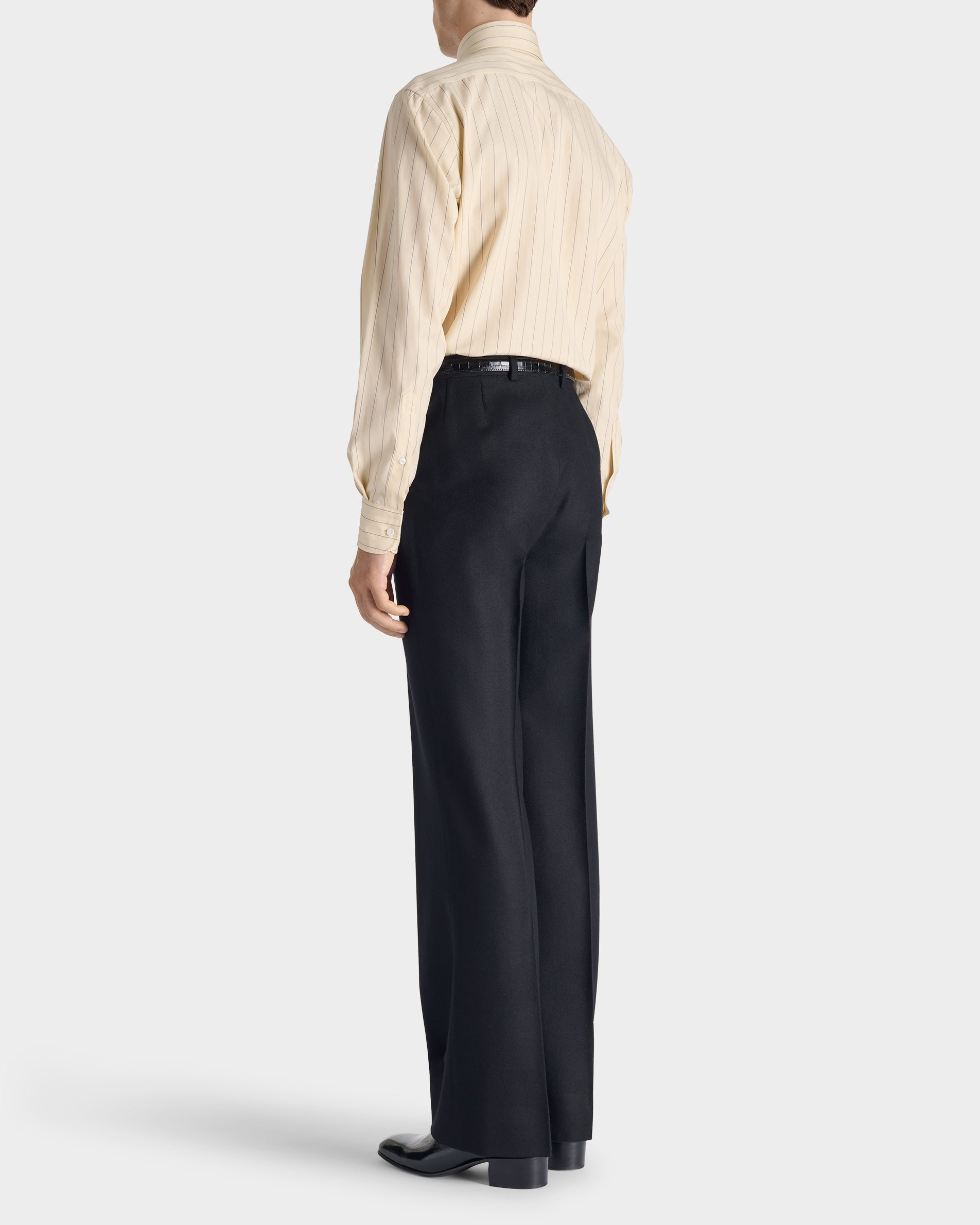 WIDE COLLAR SHIRT IN COTTON & LYOCELL POPLIN - CREAM WITH STRIPES