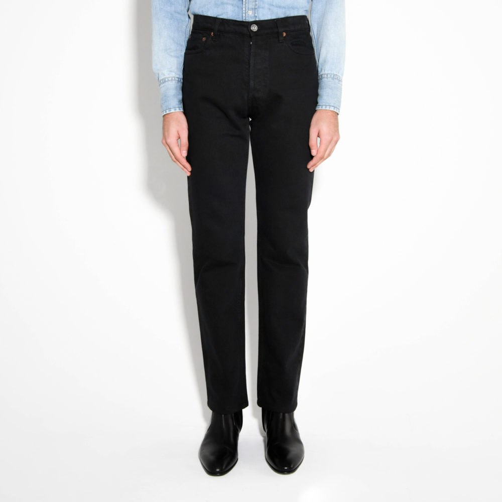 high-waisted denim jeans black front