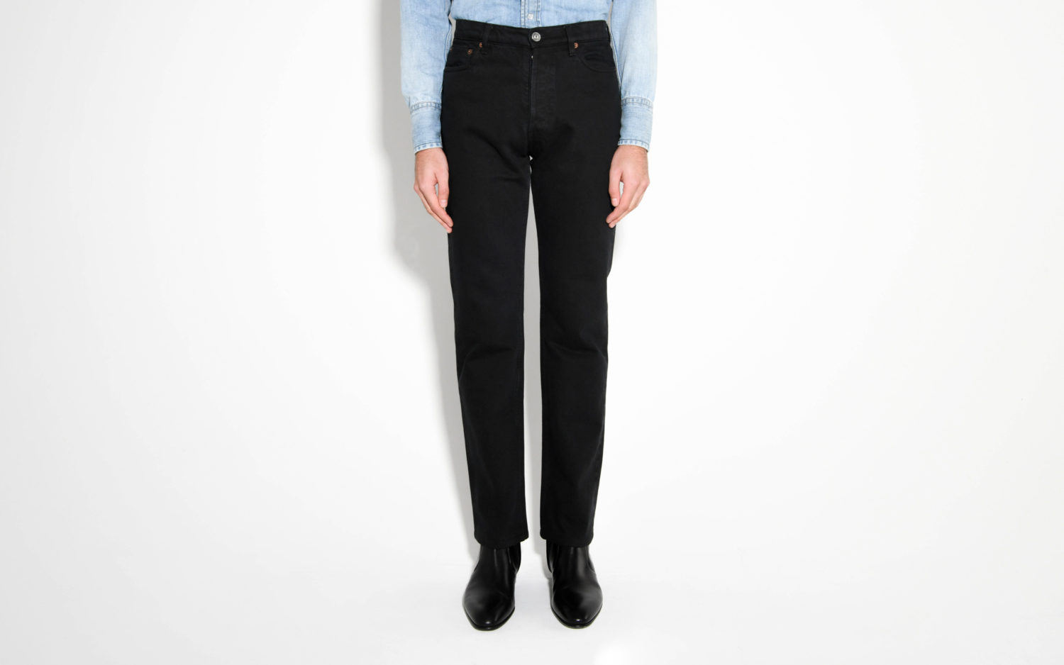 high-waisted denim jeans black front