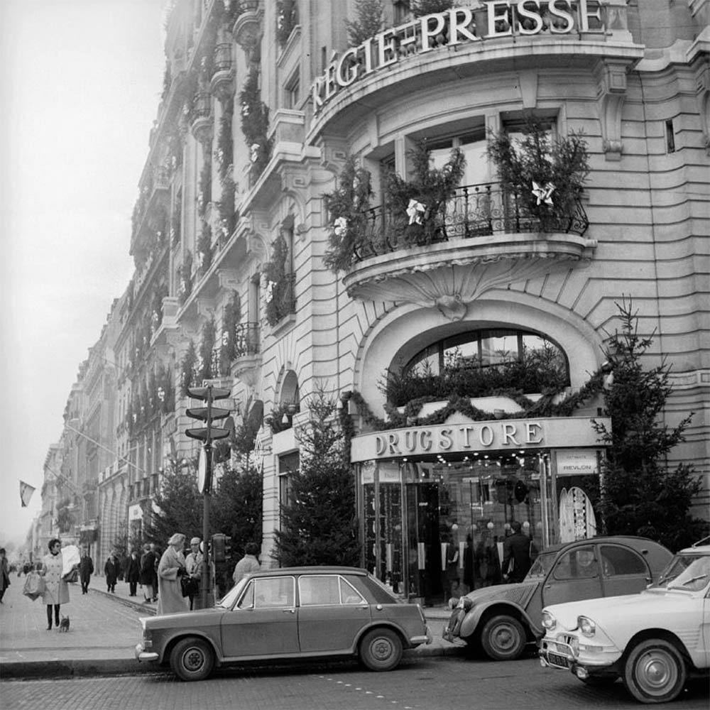 1-le-Drugstore-sur-les-Champs-Elysees-Paris-1965