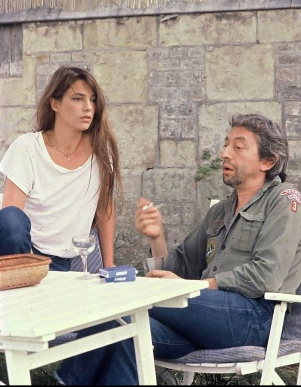 2-Jane-Birkin-et-Serge-Gainsbourg-dans-leur-maison-de-campagne-du-Perche-1979