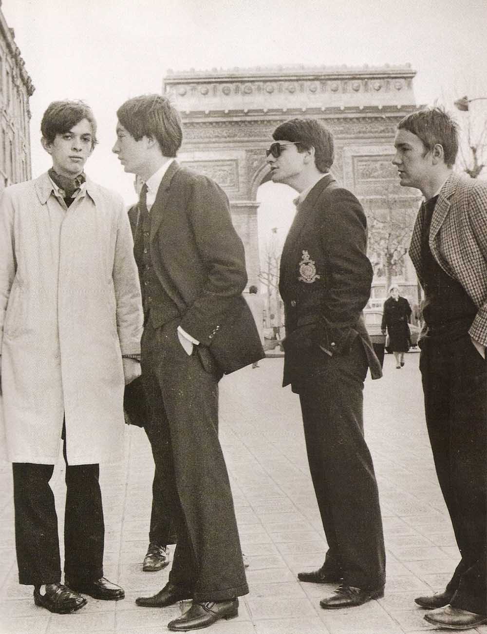 minets front of Drugstore Jean Louis Seigner Paris may 1963, face