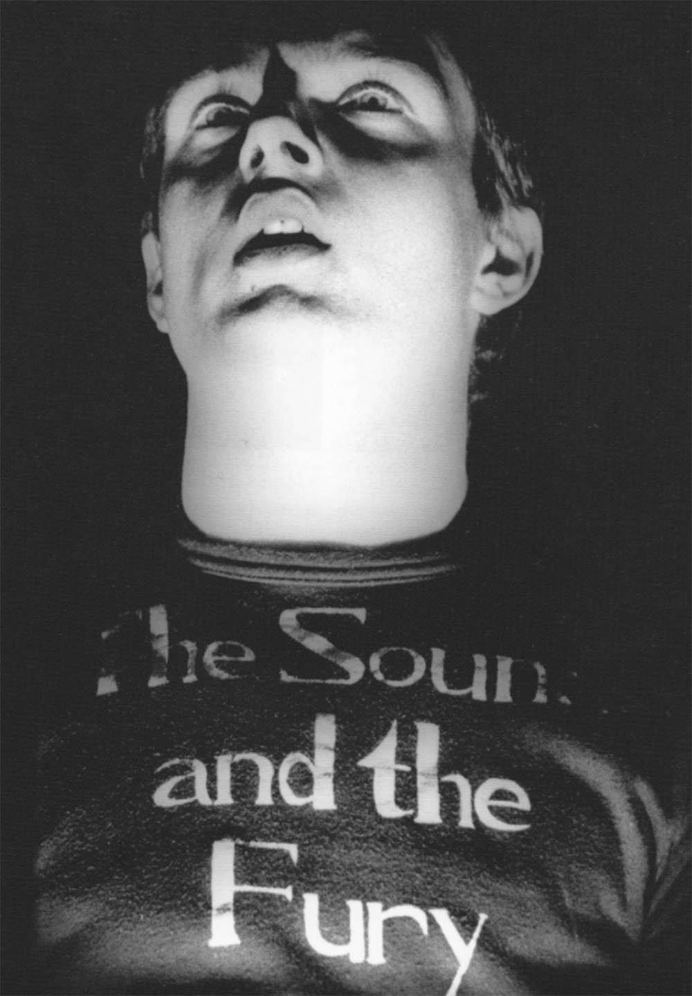 3-Ian-Curtis-sur-scene-par-Lex-van-Rossen-Pays-Bas-1980