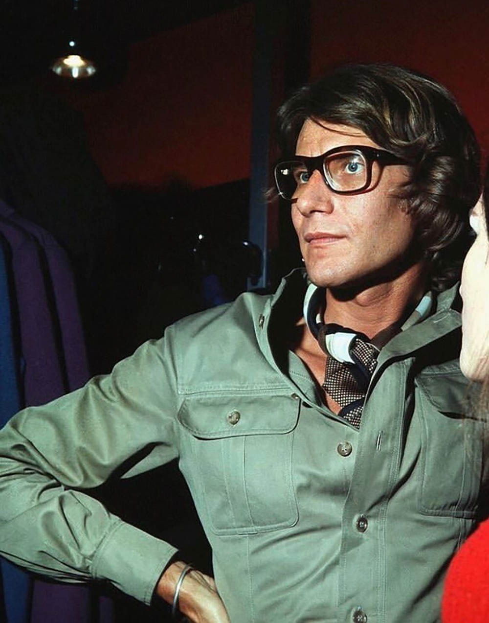 5-Yves-Saint-Laurent-lors-de-louverture-de-sa-premiere-boutique-rive-gauche-Paris-10-septembre-1969