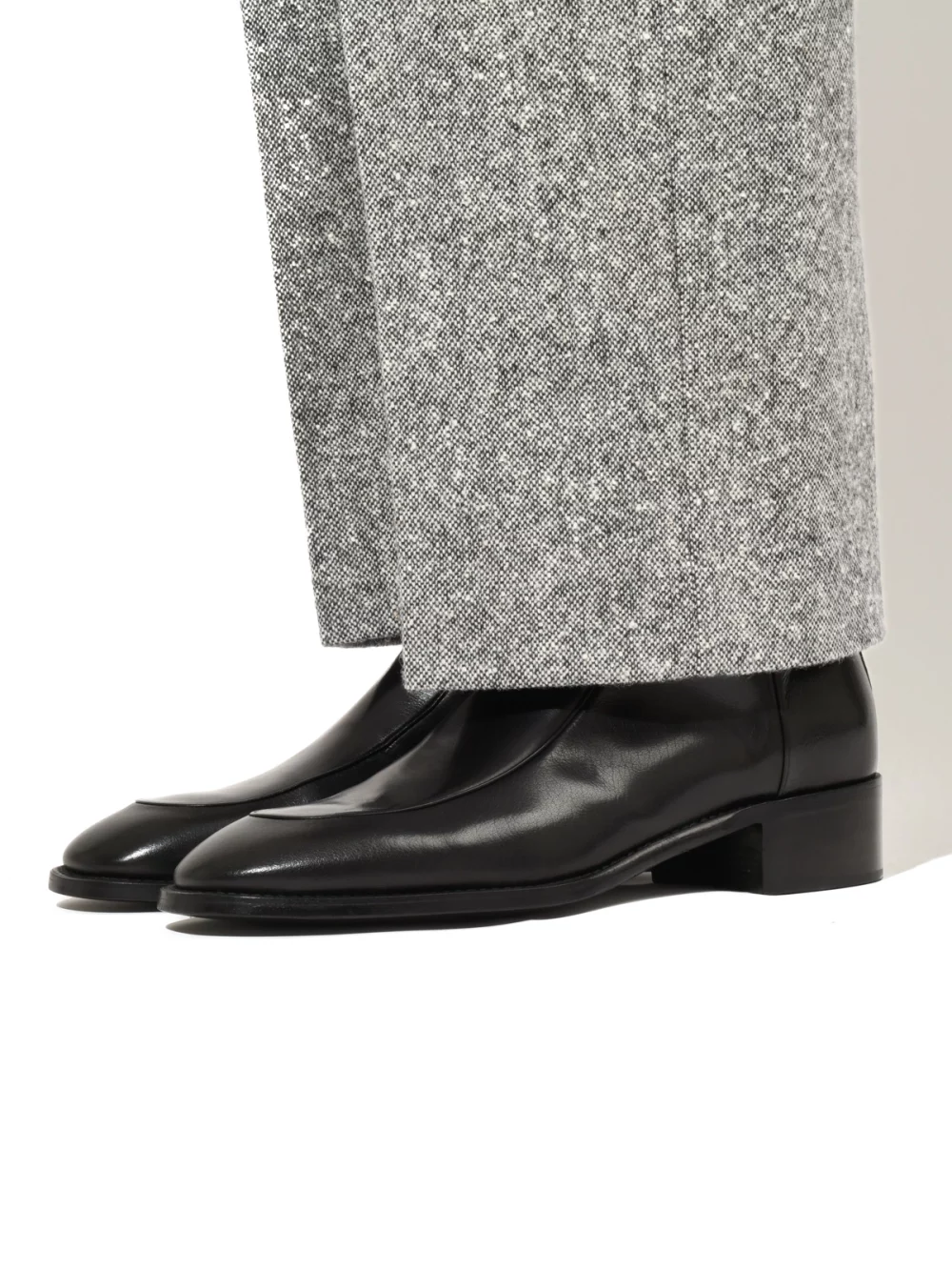 ZIPPED BOOTS IN WAXED LEATHER - BLACK