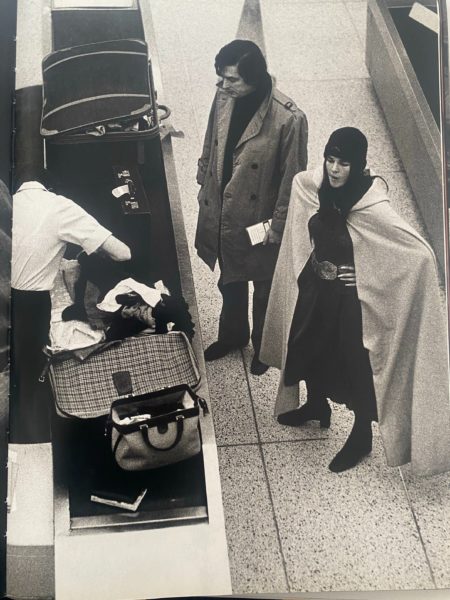 to write - MACGRAW, Ali, act. EVANS, Robert, prod. phot. Customs JFK airport. March, 1971 at the office