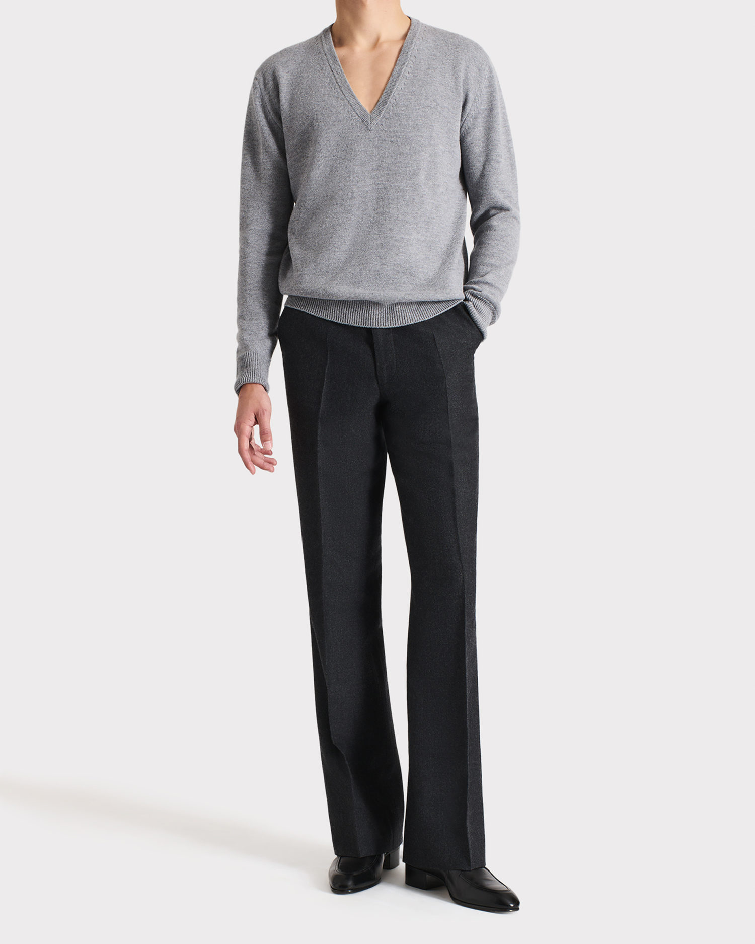 018_V-NECK SWEATER IN MERINO WOOL - GREY_1_0636