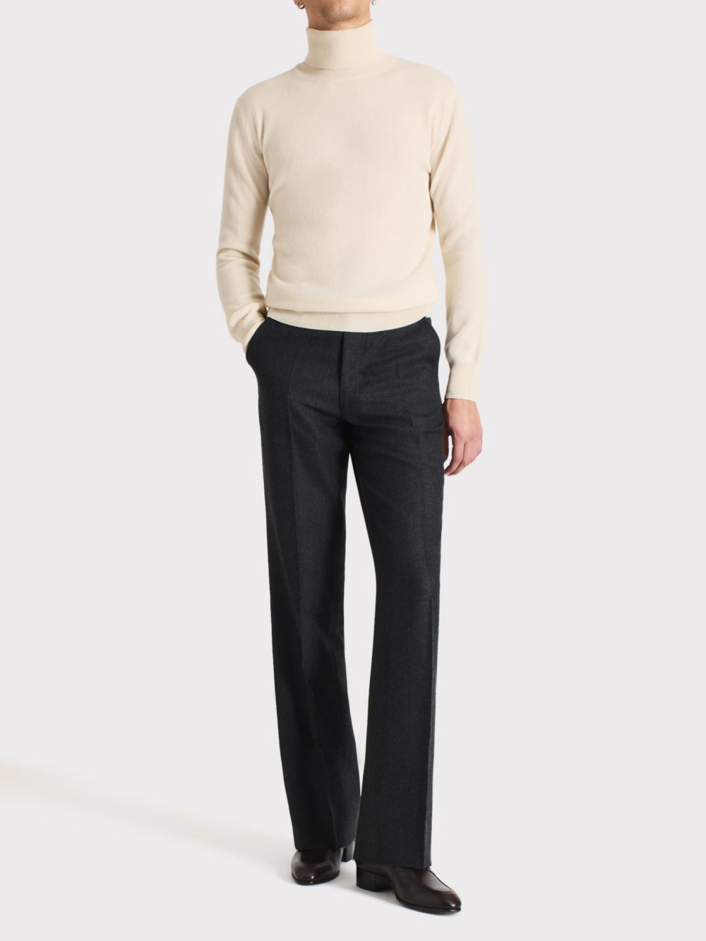 019_TURTLENECK SWEATER IN CASHMERE - CREAM_1_0666