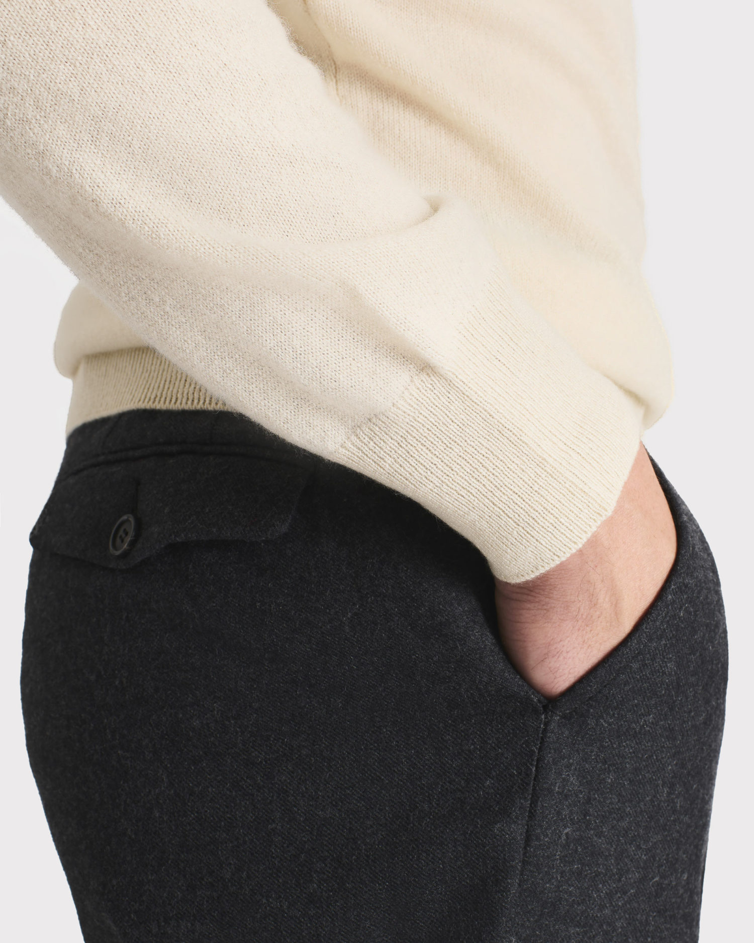 TURTLENECK SWEATER IN CASHMERE – CREAM - Image 2
