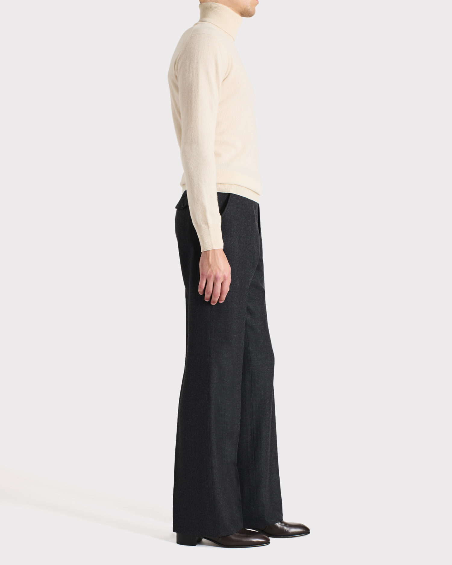 TURTLENECK SWEATER IN CASHMERE – CREAM - Image 3