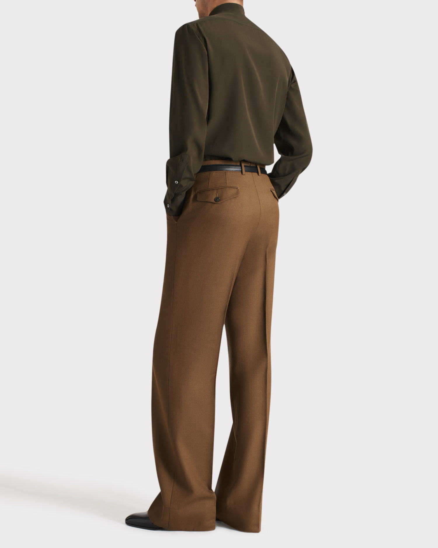 CLASSIC COLLAR SHIRT IN SILK CREPE - OLIVE - Image 4