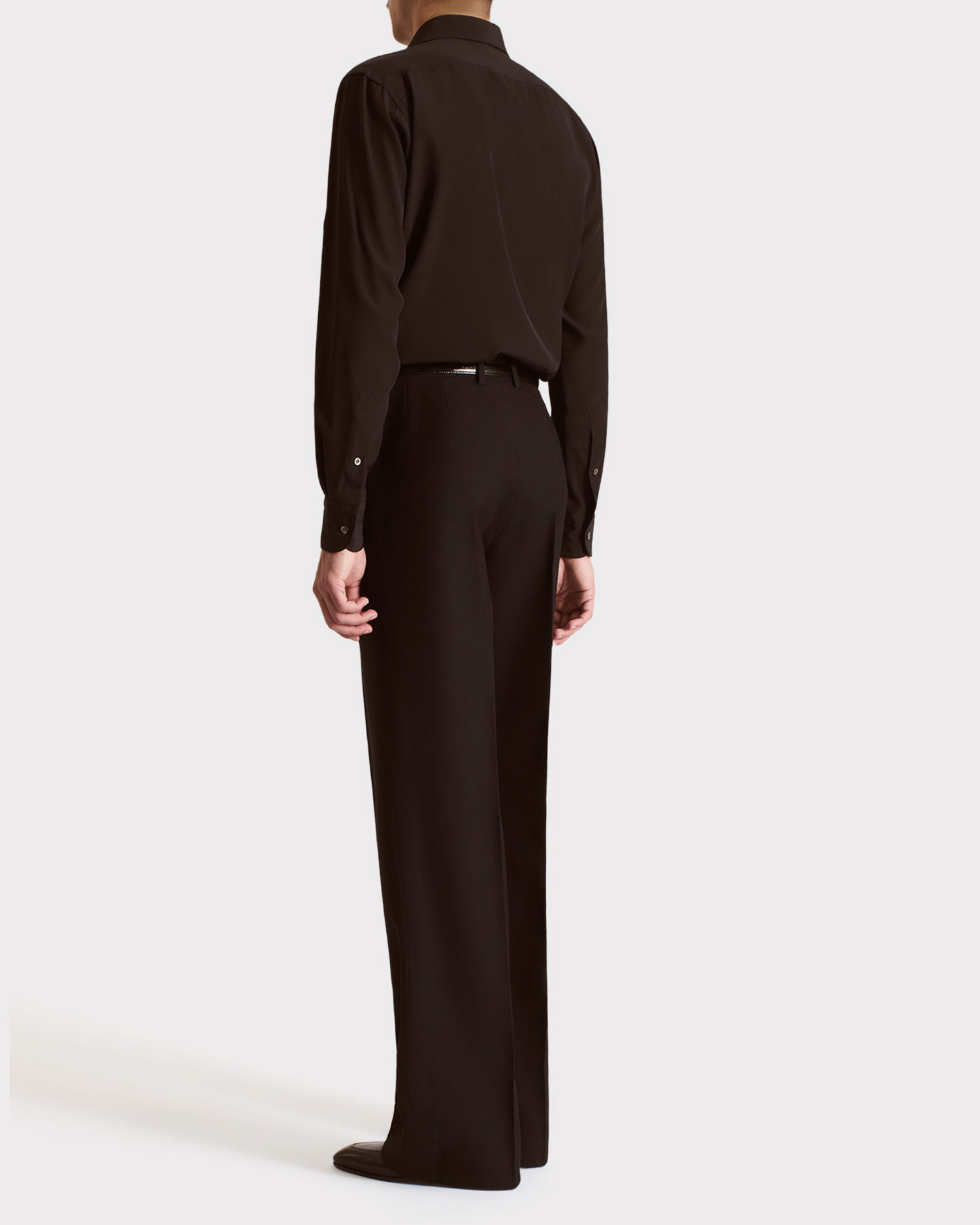 CLASSIC COLLAR SHIRT IN SILK CREPE - DARK CHOCOLATE - Image 4