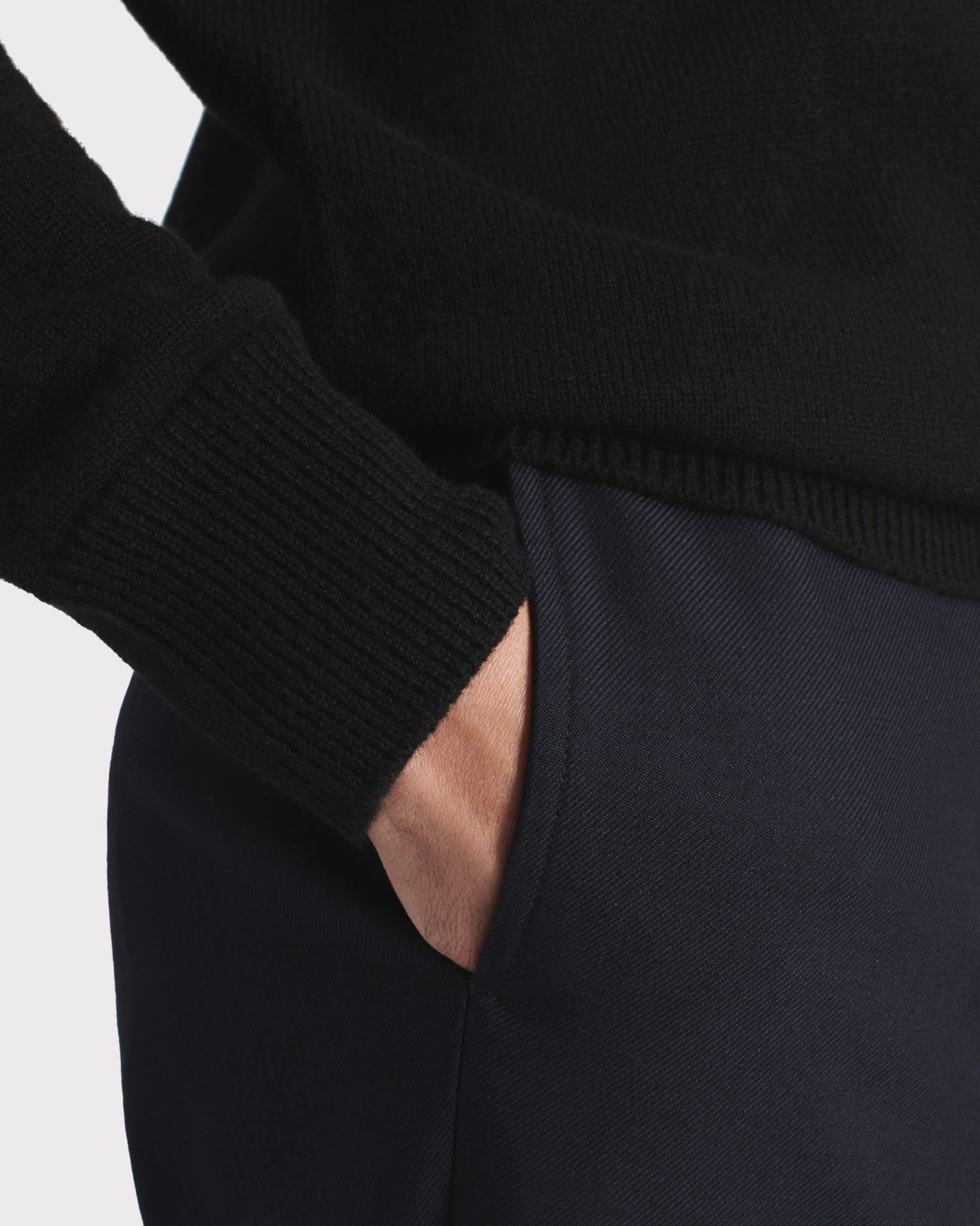 V-NECK SWEATER IN MERINO WOOL - BLACK - Image 2