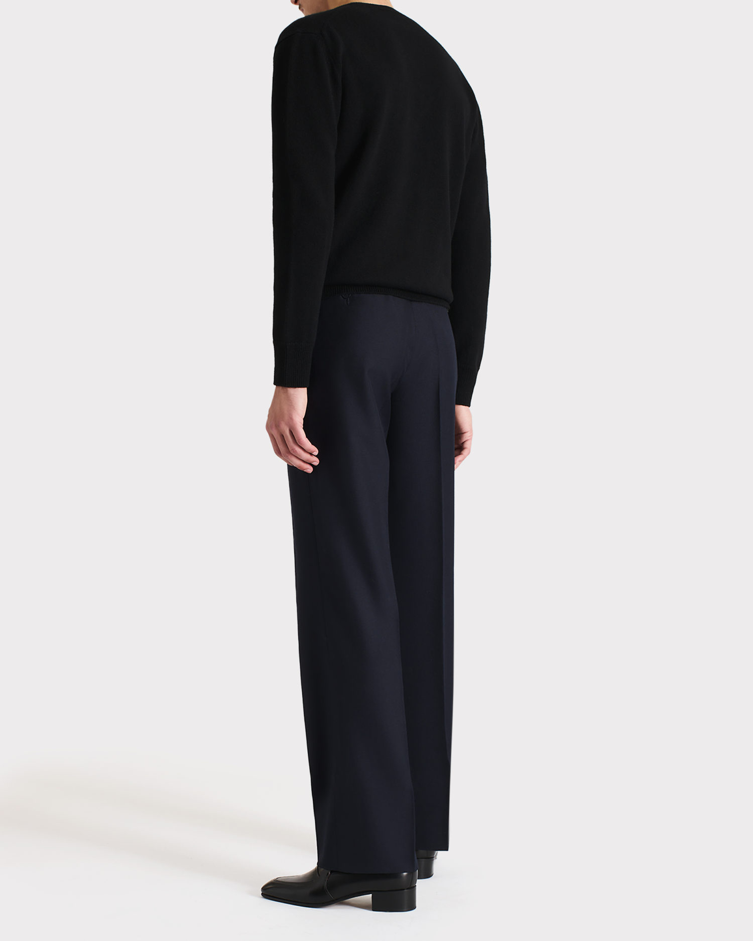 V-NECK SWEATER IN MERINO WOOL - BLACK - Image 4