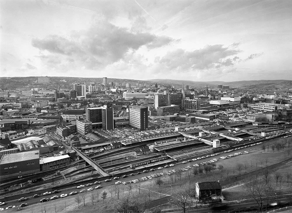 1-Sheffield-en-1981-par-John-Davies