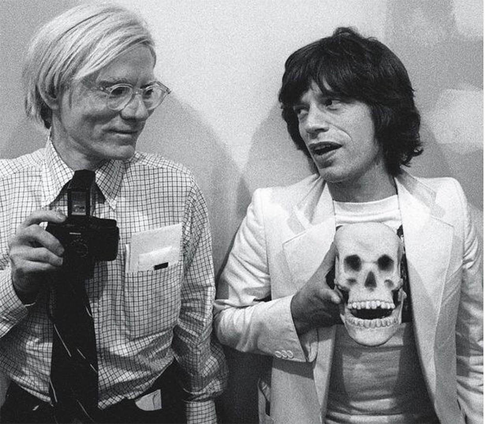 3-Mick-Jagger-et-Andy-Warhol-au-Warhols-Montauk-Church-Estate-New-York-1969