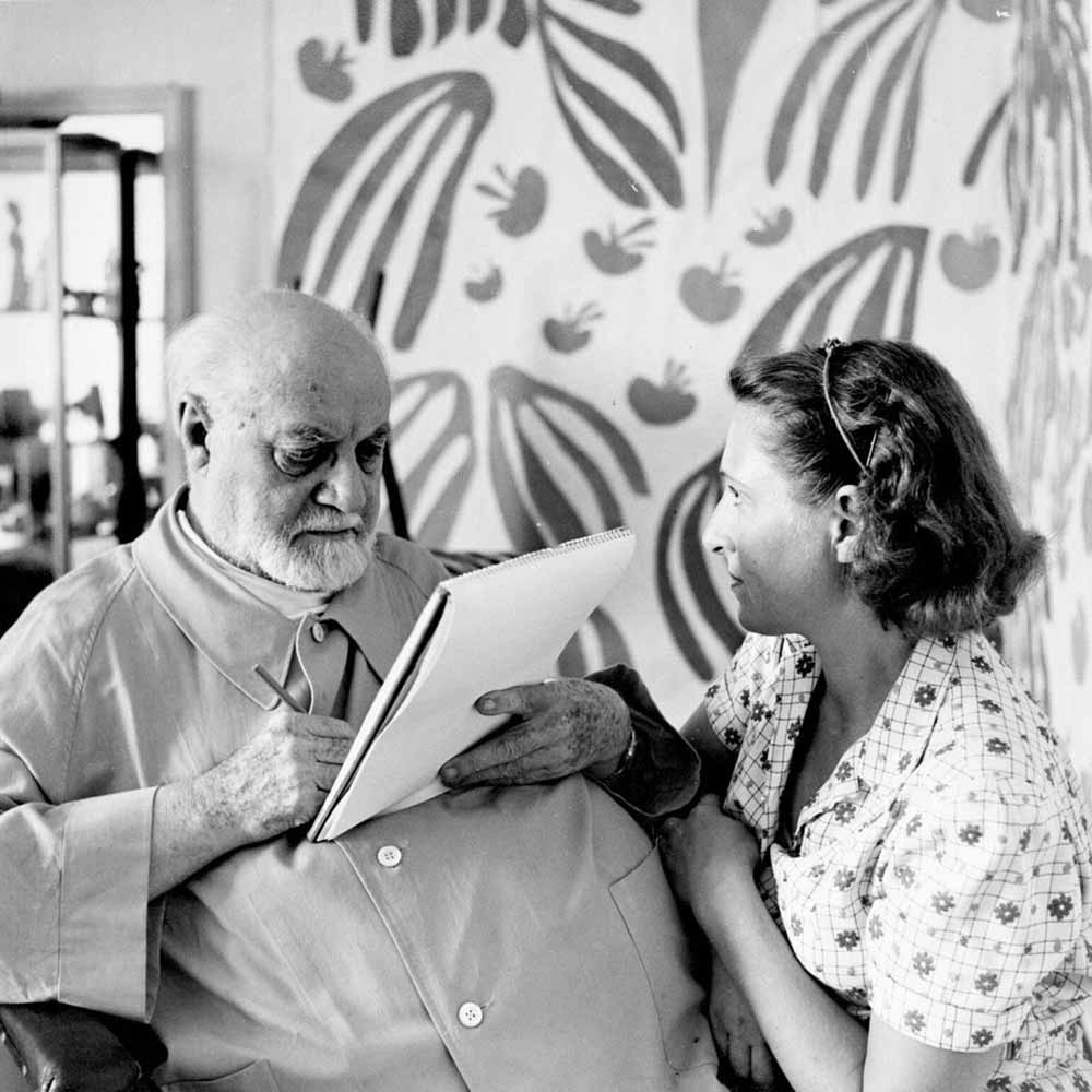 7-Matisse-et-Lydia-Delectorskaya-Le-Regina-Nice-1952