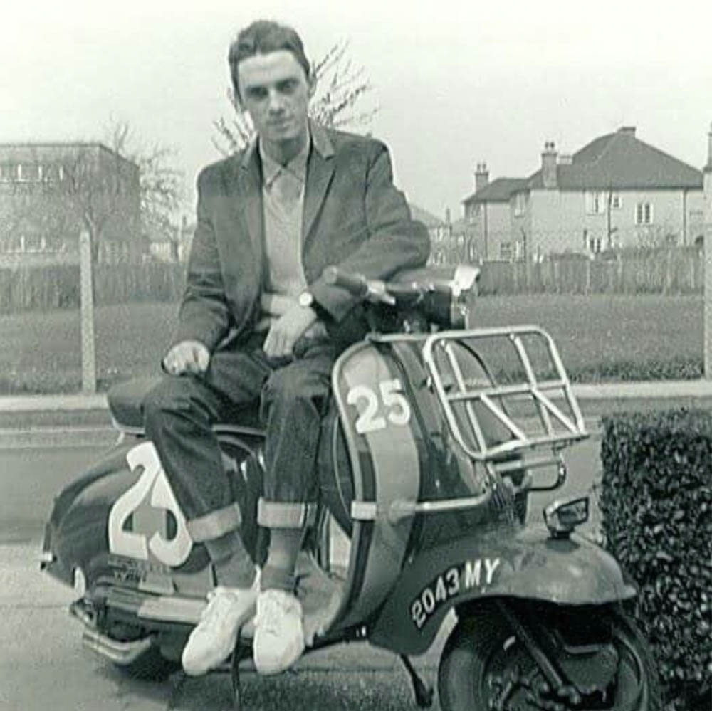 Peter-Daltrey-sur-son-Vespa-Londres-60s