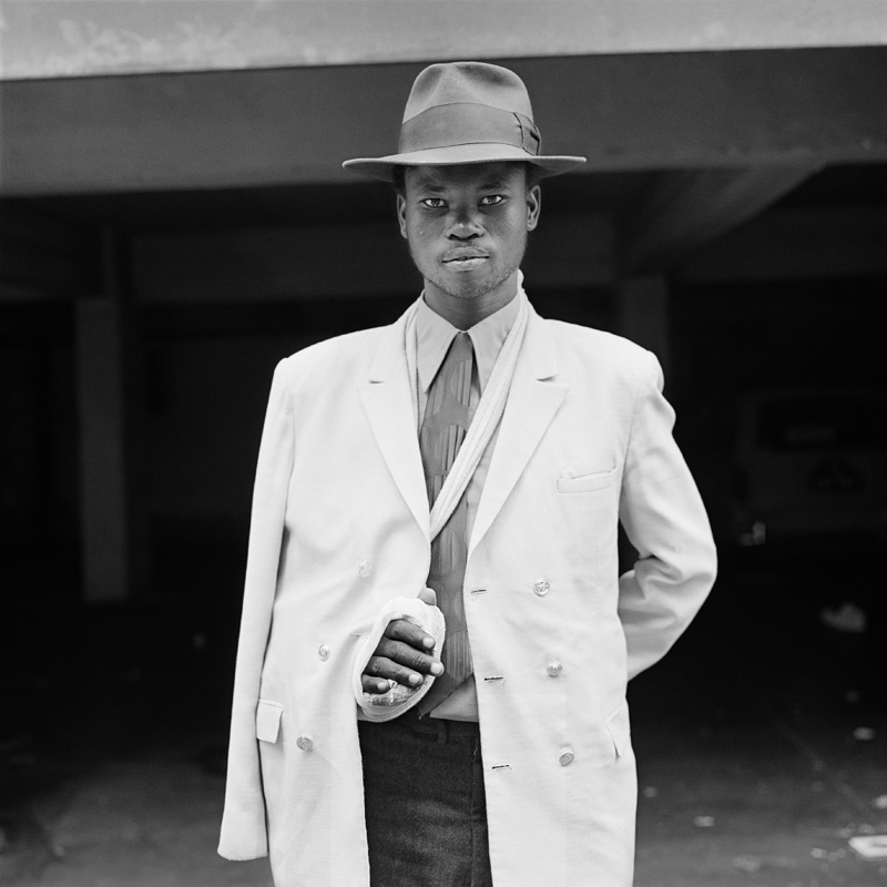 GOLDBATT, DAVID, photgr. Man with an injured arm. Hillbrow, Johannesburg, June, 1972