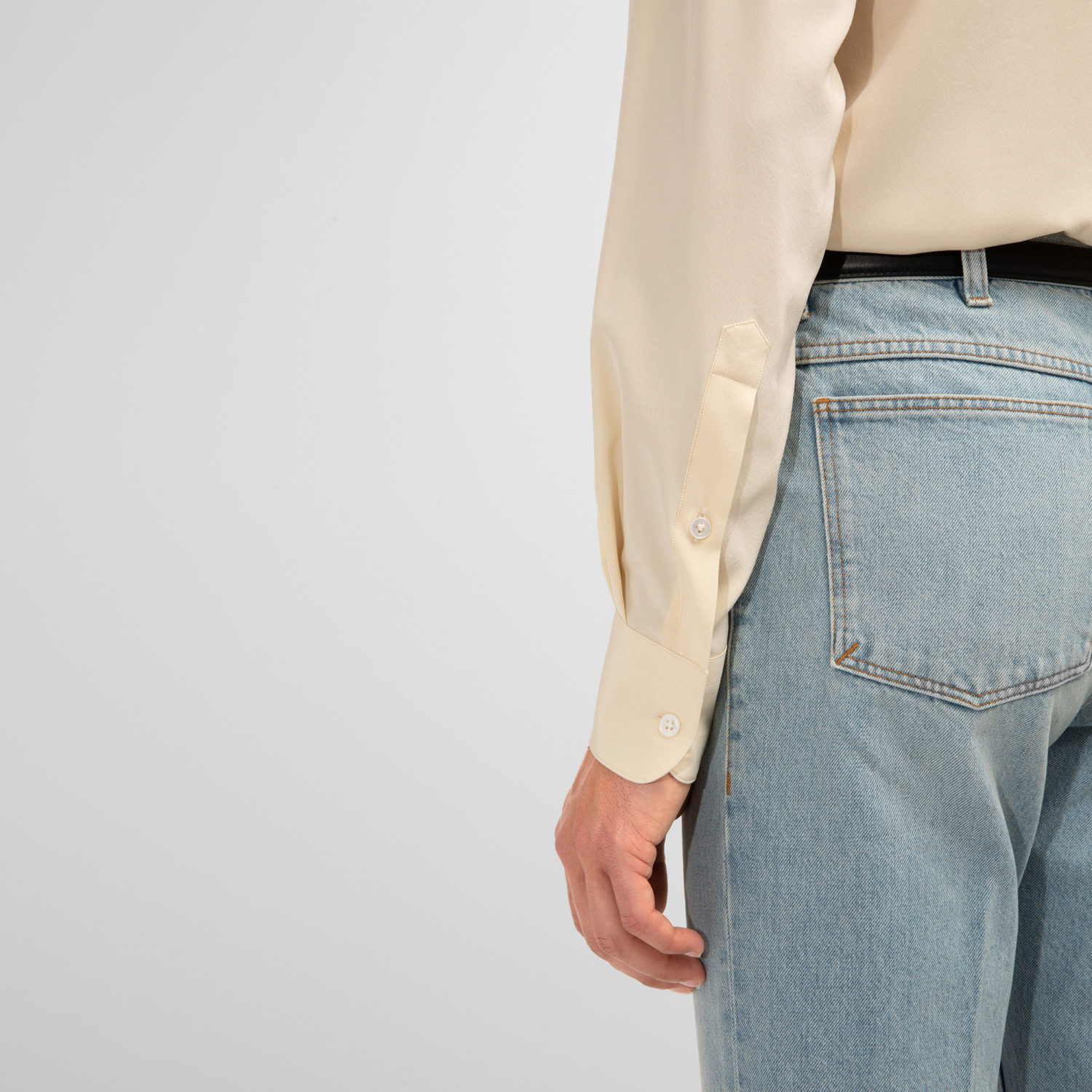 CHEMISE COL CLASSIQUE EN CRÊPE DE SOIE - BEURRE – Image 4